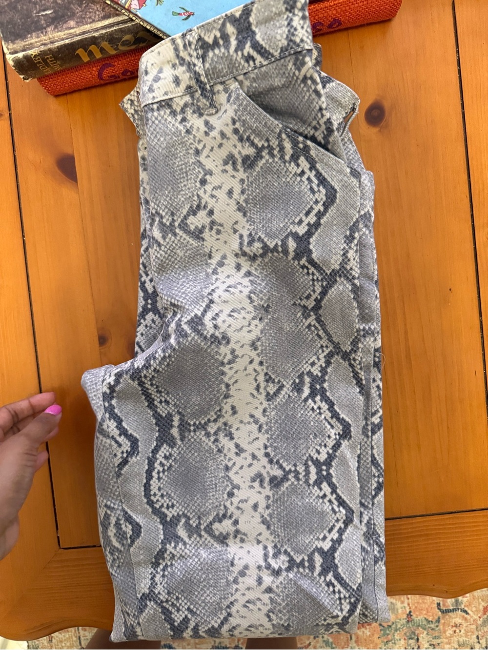 Aritzia Wide-Leg Pants in Gray Snake Print